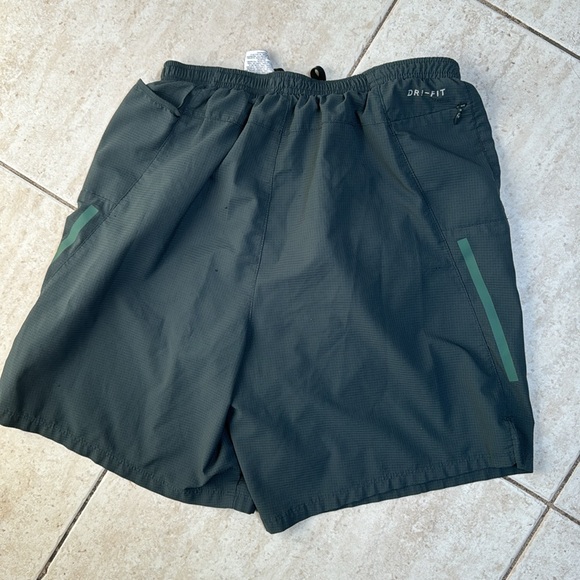 Nike soul cycle green mens shorts size medium - Picture 6 of 8
